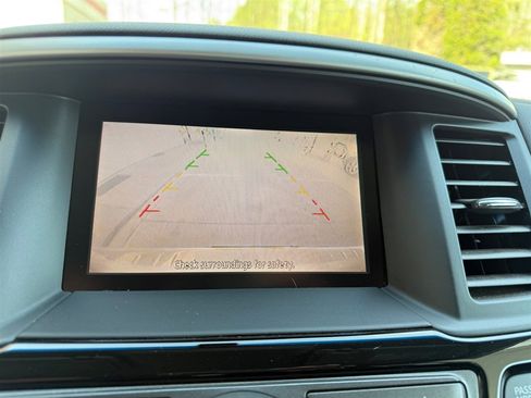 Used 2014 Nissan Pathfinder SV image 11