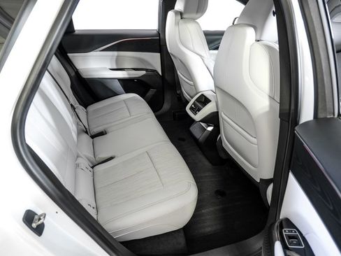 Used 2024 Cadillac Lyriq Luxury RWD image 39