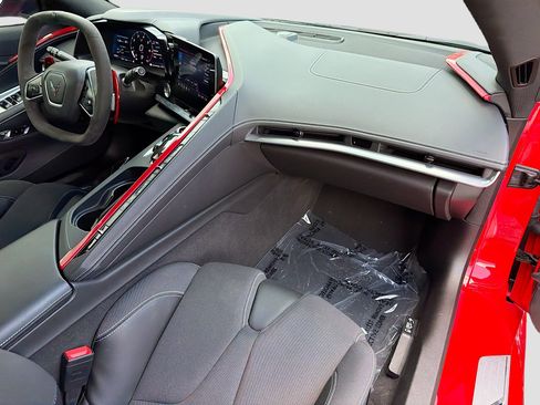 Used 2021 Chevrolet Corvette Stingray Convertible w/ Z51 Performance Package RWD image 12