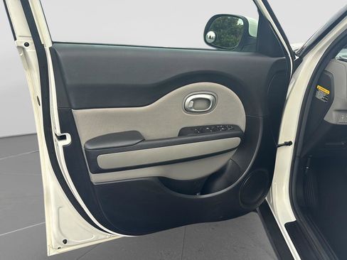 Used 2016 Kia Soul FWD image 10