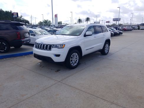 Used 2022 Jeep Grand Cherokee Laredo E image 3