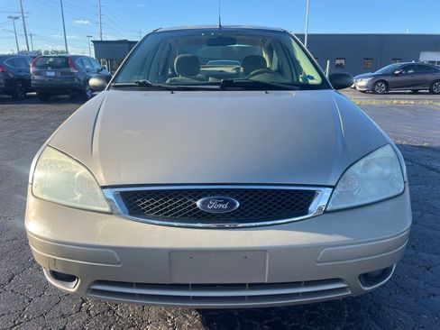 Used 2006 Ford Focus ZX4 Sedan FWD image 2