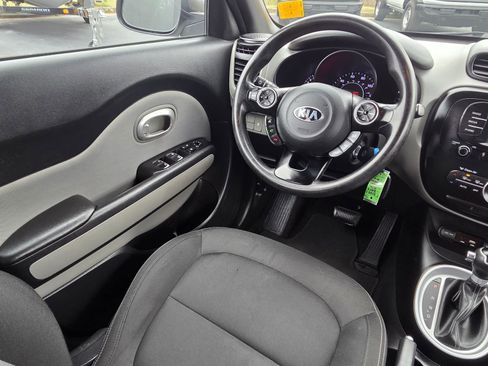 Used 2017 Kia Soul + image 17