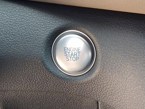 Used 2023 Hyundai Santa Fe SEL image 12