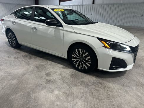 Used 2025 Nissan Altima 2.5 SV FWD image 7