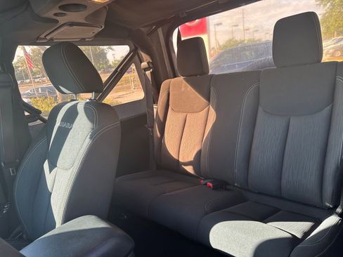 Used 2017 Jeep Wrangler Sahara w/ Connectivity Group AWD/4WD image 21