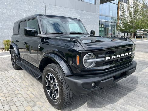 Used 2025 Ford Bronco Outer Banks AWD/4WD image 4