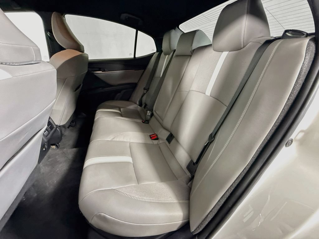 Used 2025 Toyota Camry SE w/ Convenience Package FWD image 29