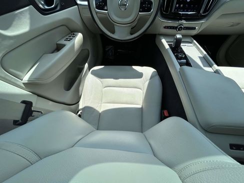 Certified 2023 Volvo XC60 B5 Plus w/ Climate Package AWD/4WD image 14