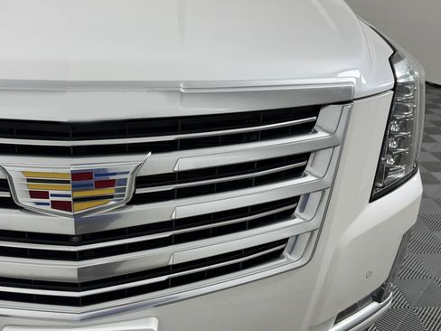 Used 2016 Cadillac Escalade Platinum AWD/4WD image 4
