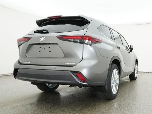 New 2026 Toyota Highlander Limited image 24