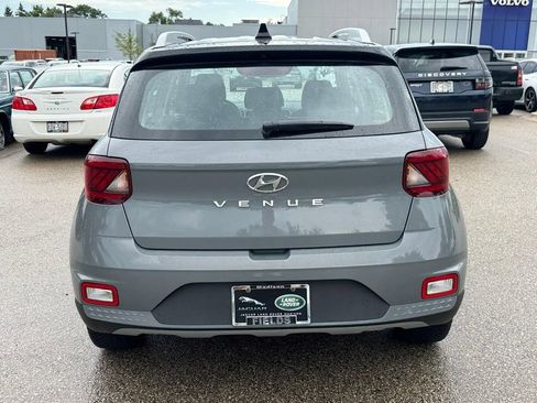 Used 2022 Hyundai Venue Limited FWD image 3