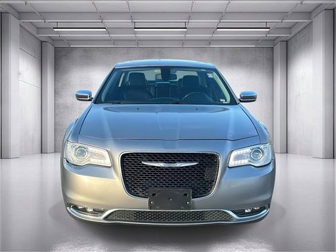 Used 2017 Chrysler 300 C image 5