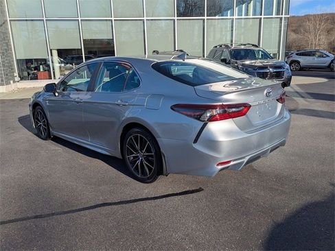 Used 2021 Toyota Camry SE image 4