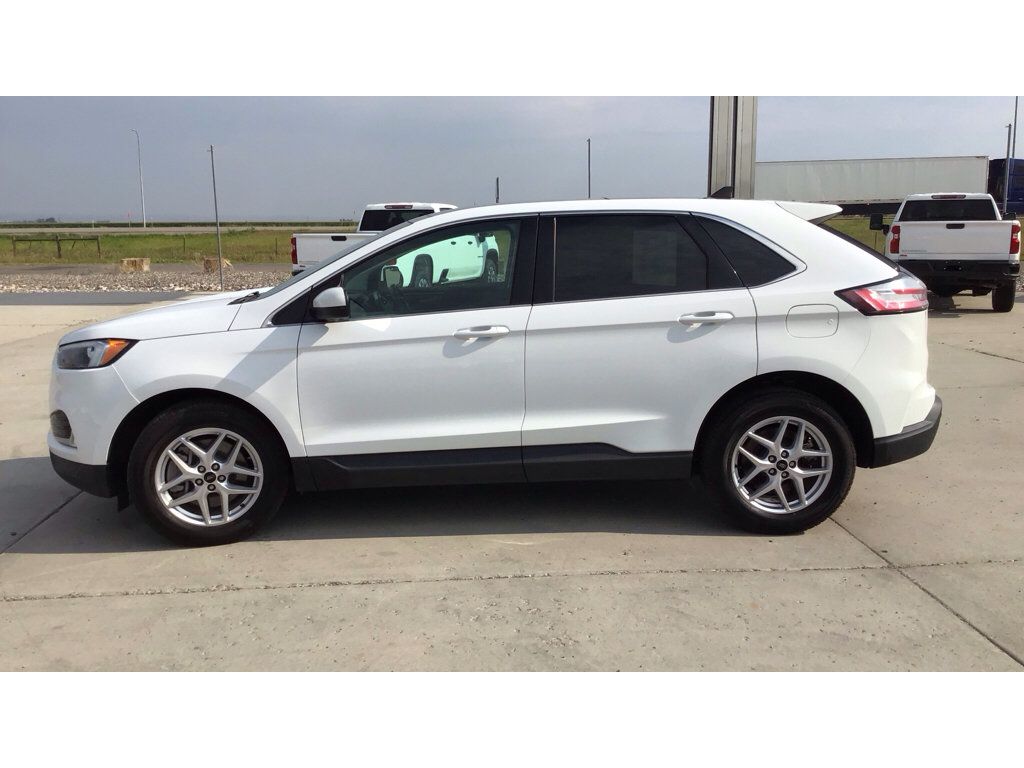 Used 2024 Ford Edge SEL w/ Convenience Package AWD/4WD image 2