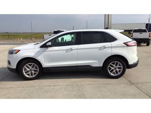 Used 2024 Ford Edge SEL w/ Convenience Package AWD/4WD image 2