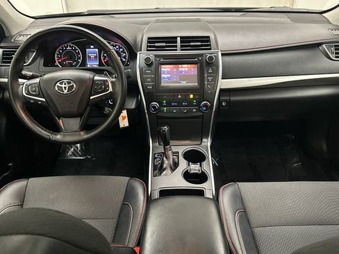Used 2016 Toyota Camry SE w/ Moonroof Package FWD image 20