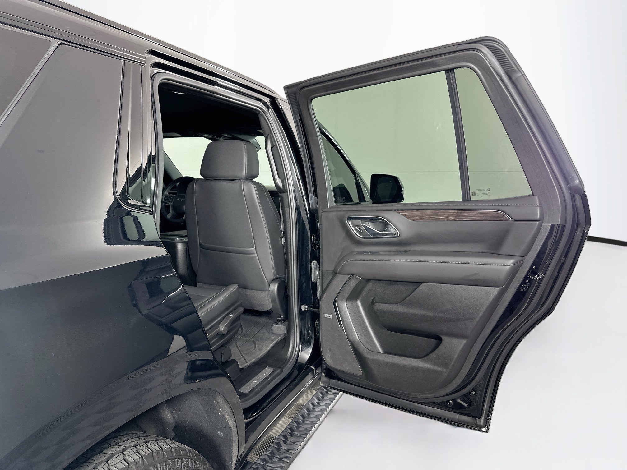 Used 2024 Chevrolet Tahoe Z71 w/ Luxury Package AWD/4WD image 33