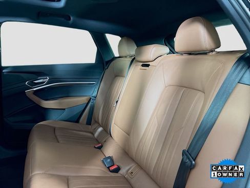 Used 2022 Audi e-tron Premium w/ Convenience Plus Package image 24