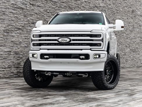 Used 2023 Ford F250 Platinum image 2