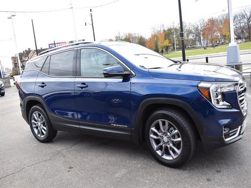 Used 2023 GMC Terrain SLT image 4