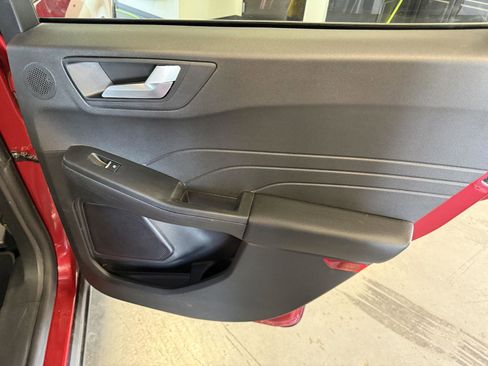 Used 2024 Ford Escape Platinum w/ Premium Technology Package image 25