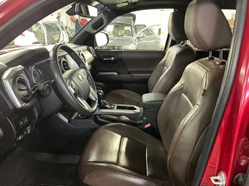 Certified 2022 Toyota Tacoma Limited image 13