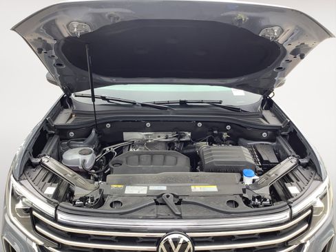 New 2025 Volkswagen Atlas SE FWD image 11