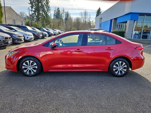 Used 2020 Toyota Corolla LE image 2