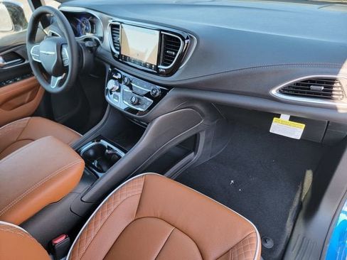 New 2026 Chrysler Pacifica Pinnacle AWD/4WD image 25