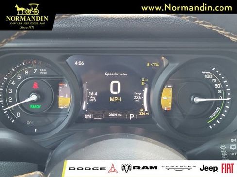 Used 2024 Jeep Wrangler Unlimited AWD/4WD image 8