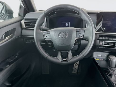 Used 2025 Toyota Camry SE image 18
