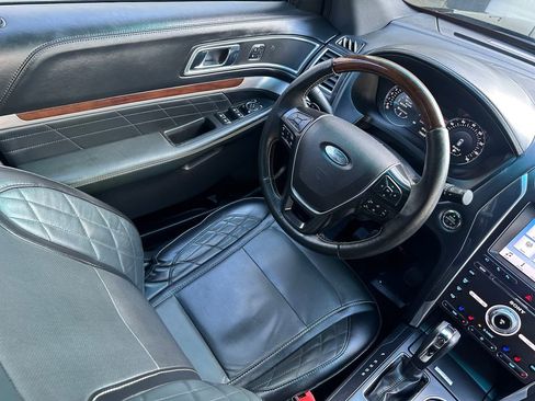 Used 2017 Ford Explorer Platinum image 24