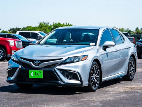 Used 2024 Toyota Camry SE FWD image 7