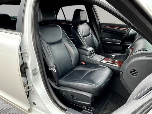 Used 2013 Chrysler 300 w/ Driver Convenience Group RWD image 27