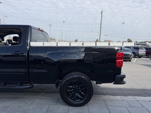 Used 2018 Chevrolet Silverado 2500 LT w/ Midnight Edition image 31