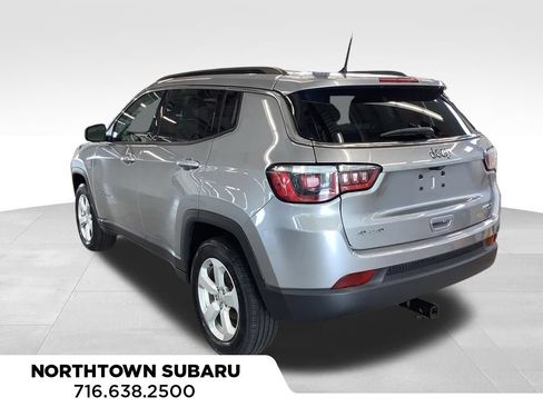 Used 2018 Jeep Compass Latitude w/ Cold Weather Group AWD/4WD image 3
