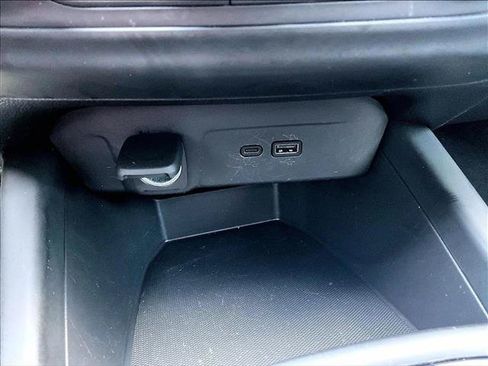 Used 2025 Chevrolet Trax RS w/ Sunroof Package FWD image 25