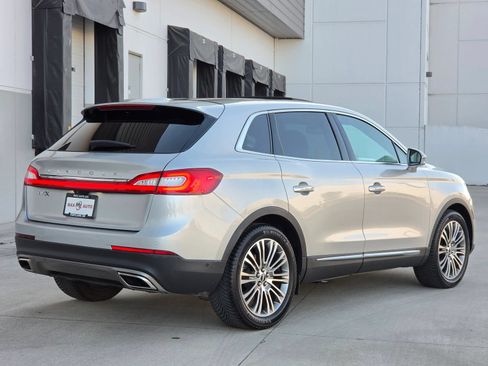 Used 2016 Lincoln MKX Reserve w/ Technology Package FWD image 10