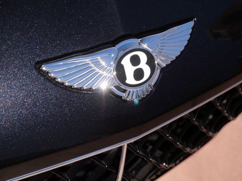 New 2025 Bentley Bentayga Extended Wheelbase image 8