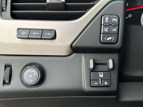 Used 2020 GMC Yukon Denali w/ Denali Premium Package RWD image 23