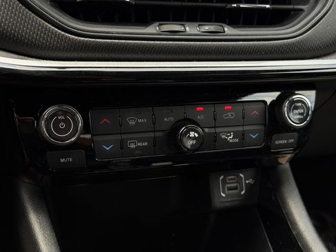 Used 2023 Jeep Compass Trailhawk AWD/4WD image 16
