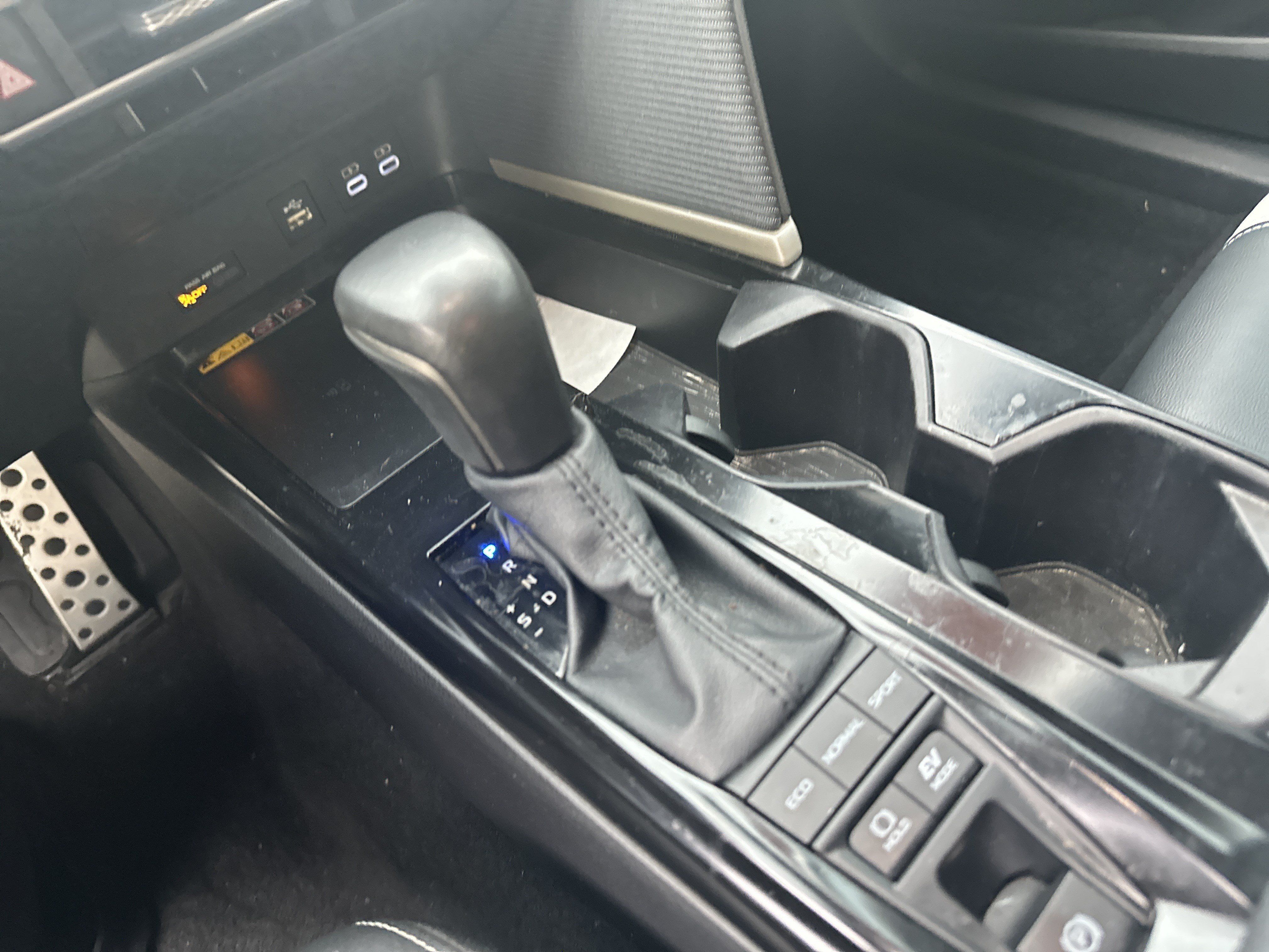 Used 2025 Toyota Camry SE w/ Convenience Package FWD image 23