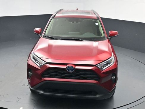 Used 2020 Toyota RAV4 XLE w/ Convenience Package image 19
