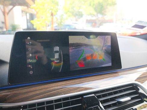 Used 2019 BMW 530i w/ Convenience Package RWD image 18