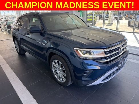 Used 2020 Volkswagen Atlas Cross Sport SE w/ Panoramic Sunroof Package image 2