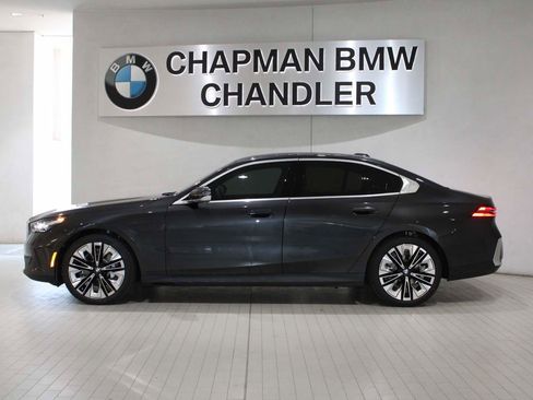 New 2026 BMW 530i RWD image 3