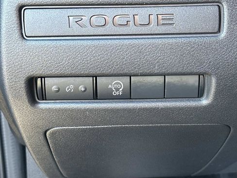 Used 2023 Nissan Rogue S image 21