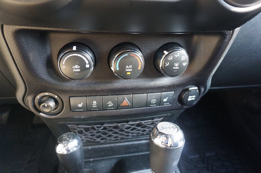 Used 2018 Jeep Wrangler Unlimited Sport AWD/4WD image 9