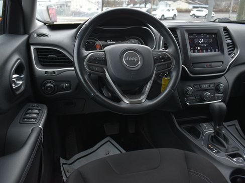 Used 2019 Jeep Cherokee Latitude w/ Cold Weather Group image 14